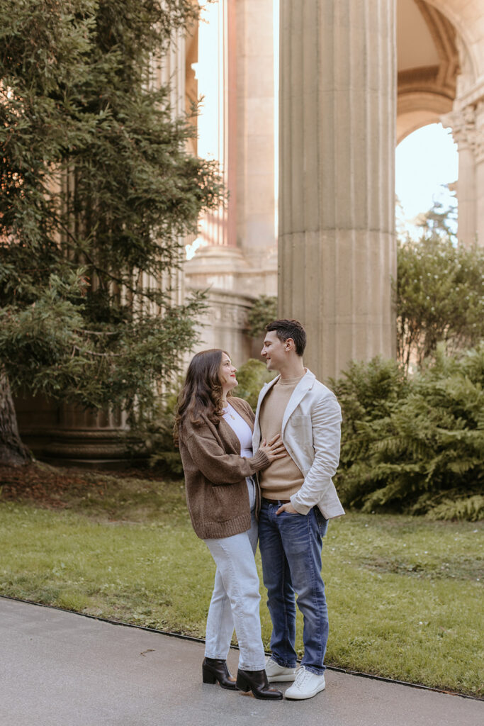 couple posing at palace of fine arts in san francisco