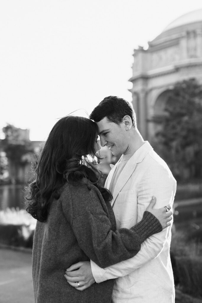 black and white photo of couple posing at palace of fine arts in san francisco
