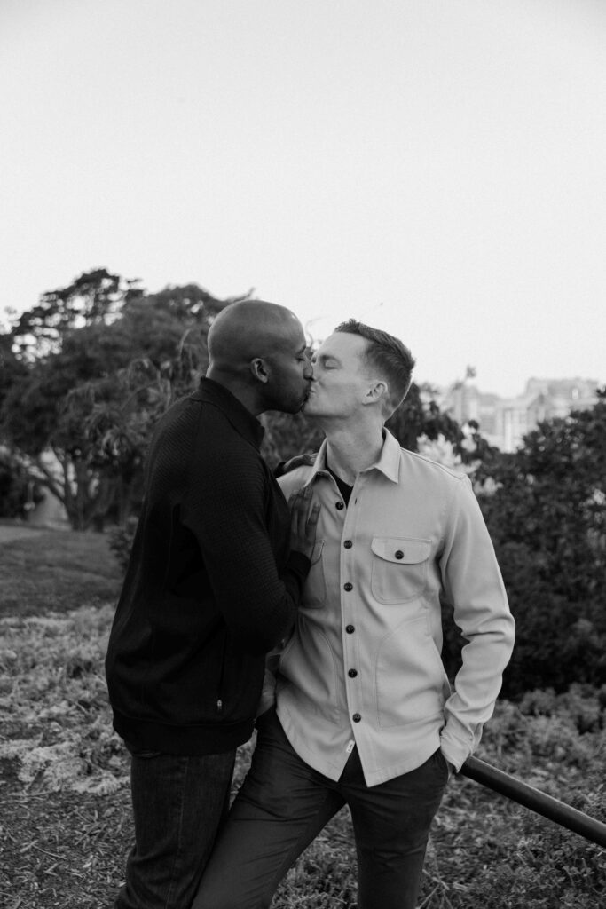 black and white photo of couple kissing in san francisco